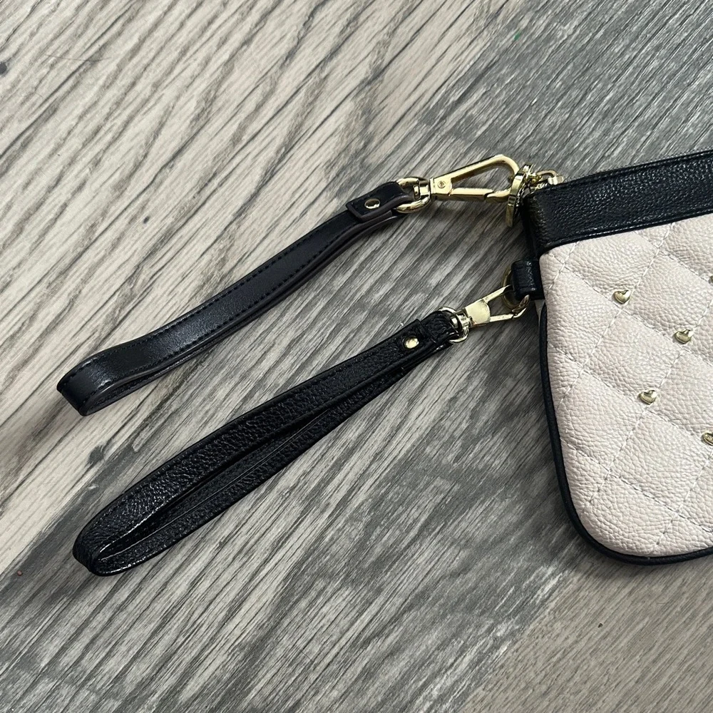 Betsey‎ Johnson Houdini Cream and Black Quilted Wristlet